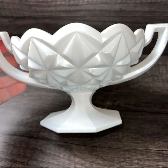 Vintage Tiffin-Franciscan Milk Glass Williamsburg Pedestal Bowl Scalloped Rim - Picture 3 of 6